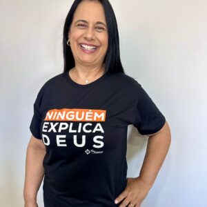Camiseta Ninguem explica Deus