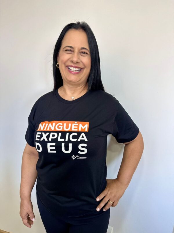 Camiseta Ninguem explica Deus